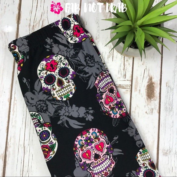 TC Floral Sugar Skulls Plus Size Leggings - Picture 2 of 5